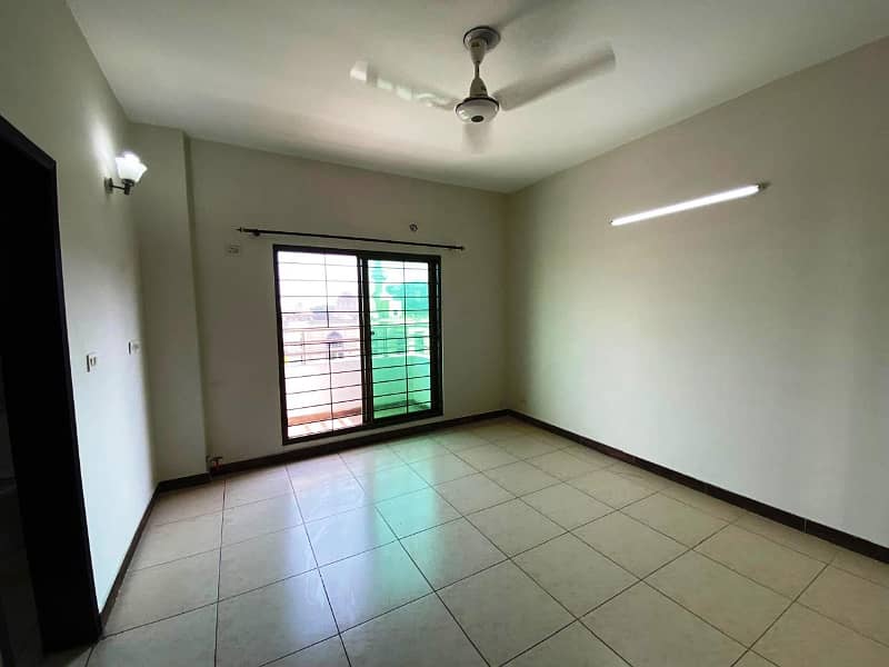 Exclusive Open View Near Mosque & Park 3rd Floor Apartment For Sale In Prime Location Call Now! 13