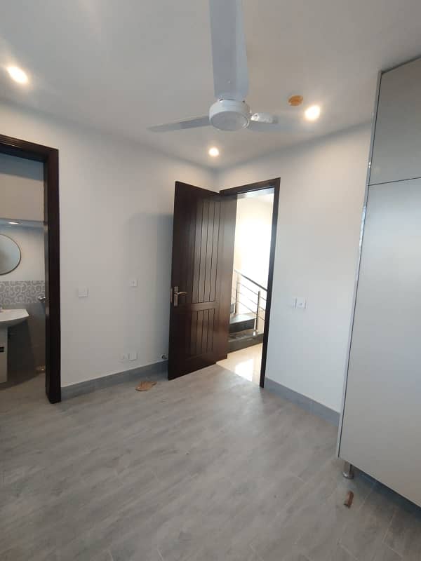 Dha Phase 6 Near Raya Fairways Commercial 22 MARLA BRAND-NEW UPPER PORTION FOR RENT UNBELIEVABLE DEMAND 2