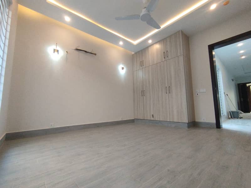 Dha Phase 6 Near Raya Fairways Commercial 22 MARLA BRAND-NEW UPPER PORTION FOR RENT UNBELIEVABLE DEMAND 7