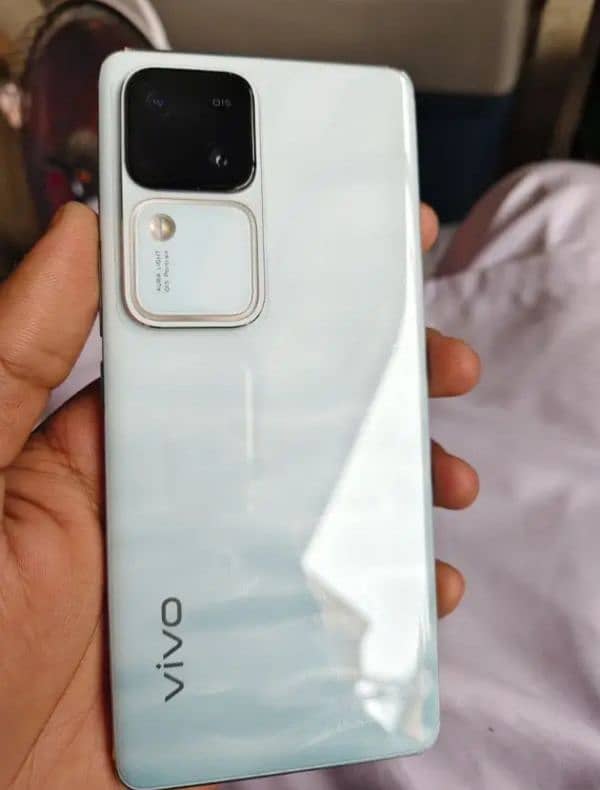 vivo v30 with excellent condition 0