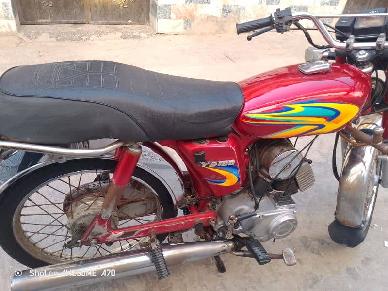 Yamaha 2 stroke Islamabad number 2005 model 2