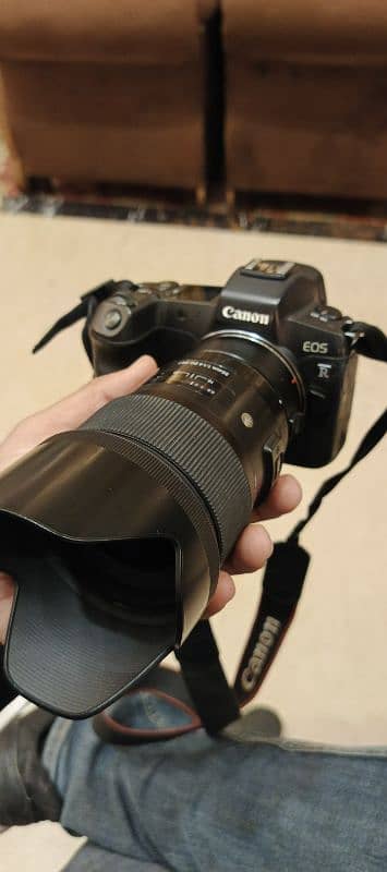 Canon EosR With Sigma 35mm DG  1.4 6