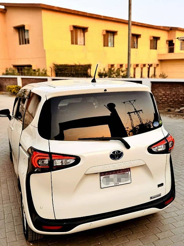 Toyota sienta G LED CUERO 4