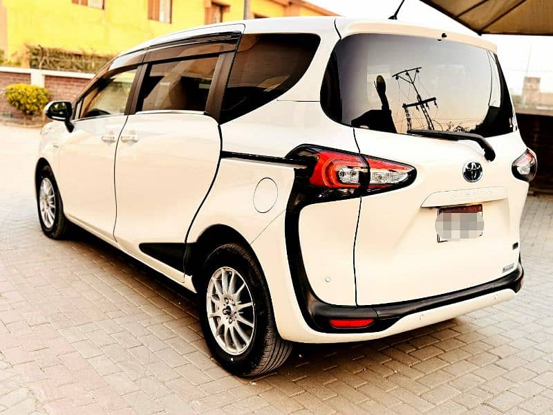 Toyota sienta G LED CUERO 5