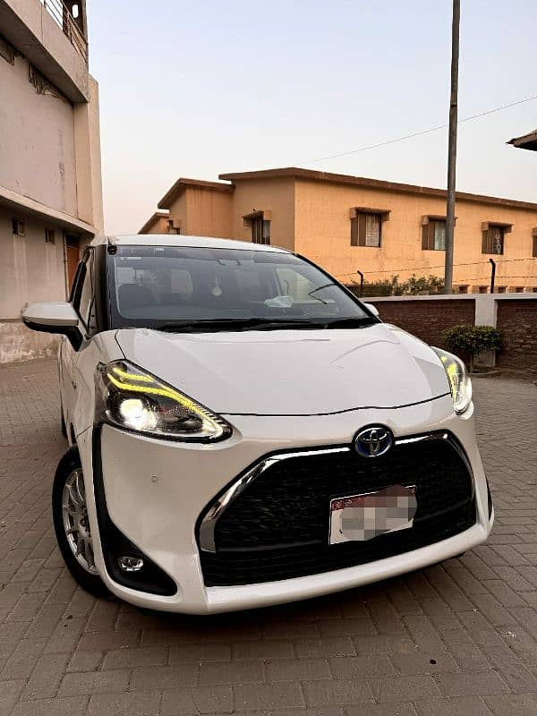 Toyota sienta G LED CUERO 7