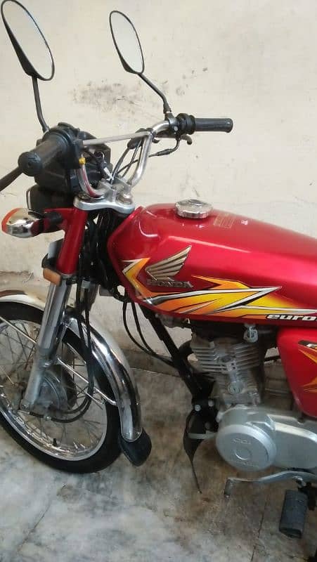 Honda 125= 2021 modal bio matic majood hai 8