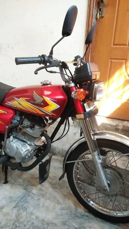 Honda 125= 2021 modal bio matic majood hai 12