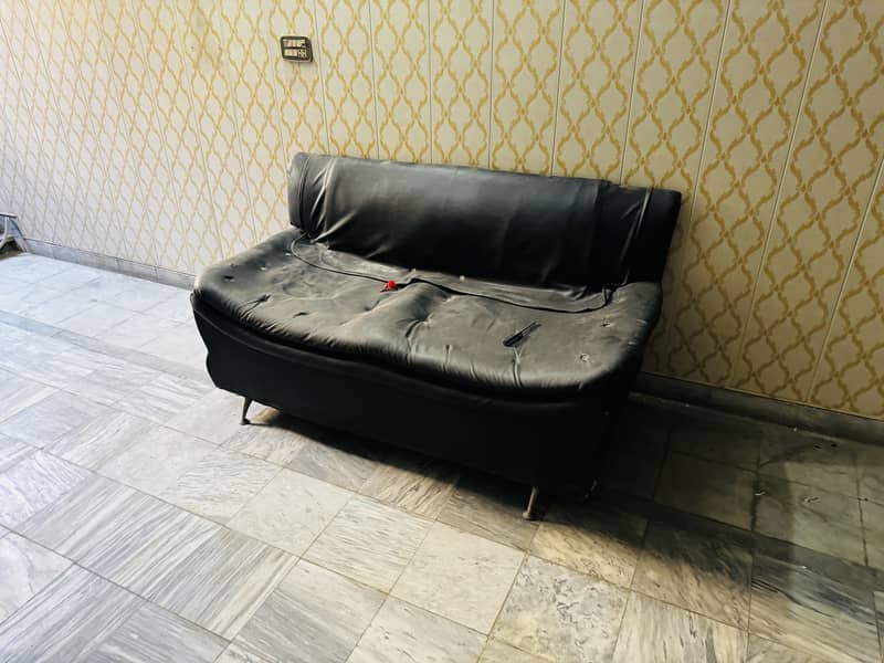 Office Sofa Set, Revolving Chairs, Computer Tables available for Sale 5