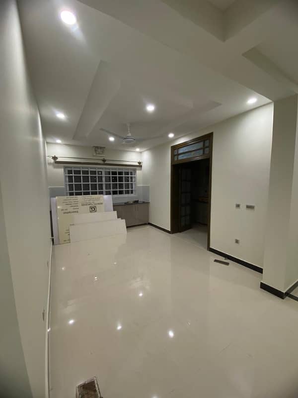 1 kANAL UPPER PORTION AVAILABLE FOR RENT IN GULBERG GREEN ISLAMABAD 4