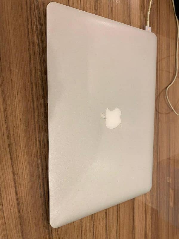 MacBook Air 2015 | 13 inches | Intel Core i5 1.6 GHz Processor 1