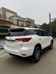 Toyota Fortuner V 2020/21