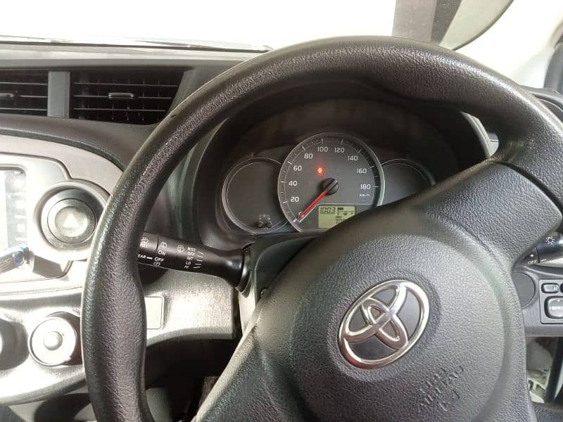 Toyota Vitz 2016 6