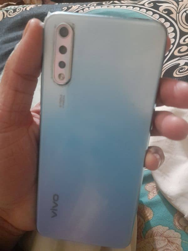 Vivo s1 4/128 3