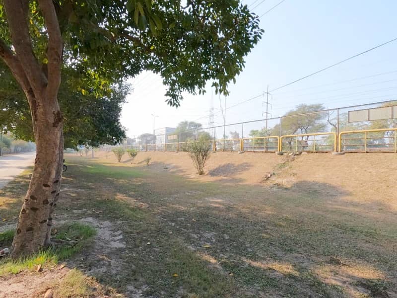 Looking For A Residential Plot In Lahore 4