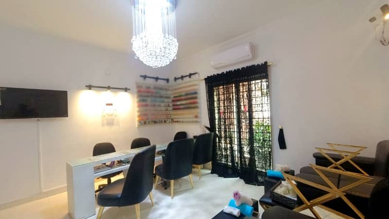 Prime Location 52 Marla Spacious House Is Available In Gulberg 3 Block D1 For Sale 19