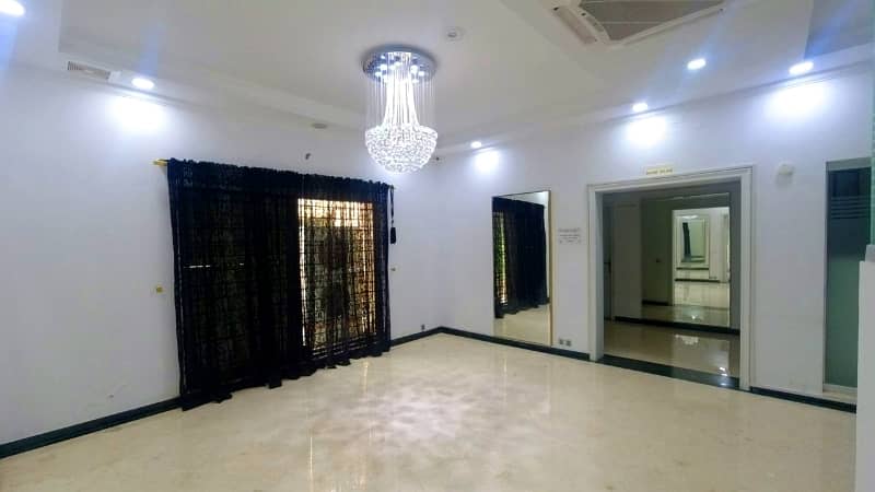 Prime Location 52 Marla Spacious House Is Available In Gulberg 3 Block D1 For Sale 28