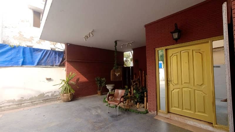 Prime Location 52 Marla Spacious House Is Available In Gulberg 3 Block D1 For Sale 37