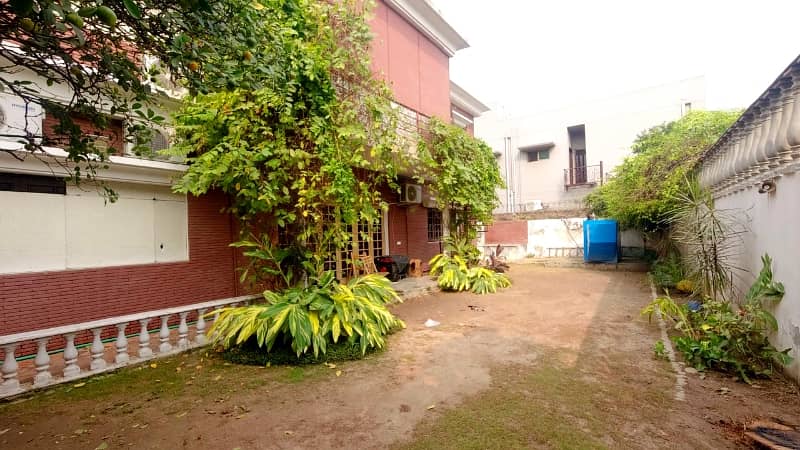 Prime Location 52 Marla Spacious House Is Available In Gulberg 3 Block D1 For Sale 38