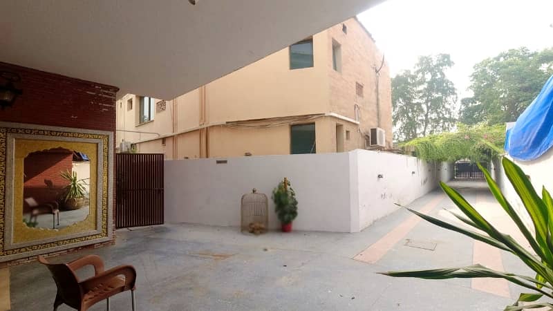 Prime Location 52 Marla Spacious House Is Available In Gulberg 3 Block D1 For Sale 39