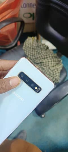 Samsung s10 disply cornr dout hy thora sa zaida pitchur main nzr a gia