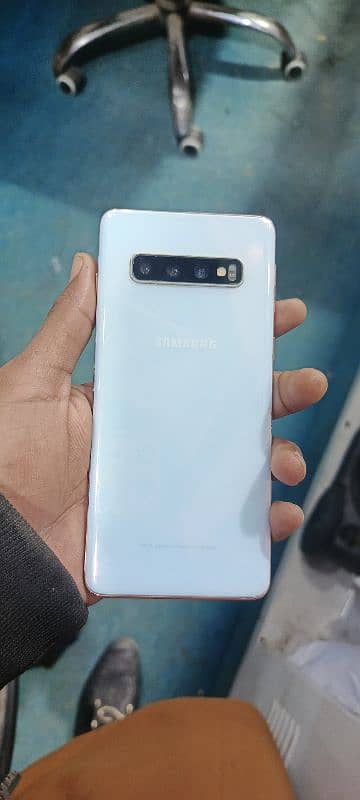 Samsung s10 disply cornr dout hy thora sa zaida pitchur main nzr a gia 4