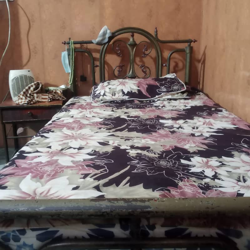 BED FOR SALE (IRON SINGLE BEATUIFUL) 0