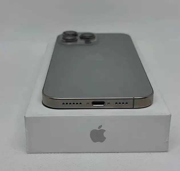 iPhone 16 pro max JV Natural Taitnium colour 2