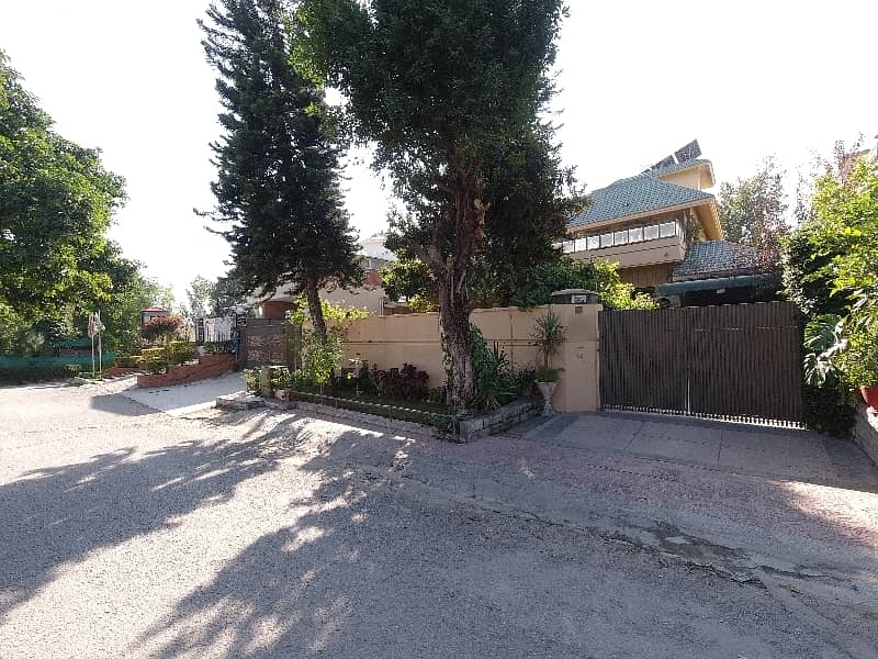 F10/2 Beautiful Location 800 Sq Yards House For Sale 3