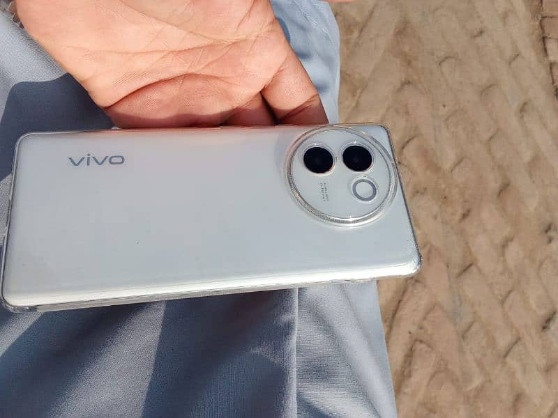 Vivo V30 e 0