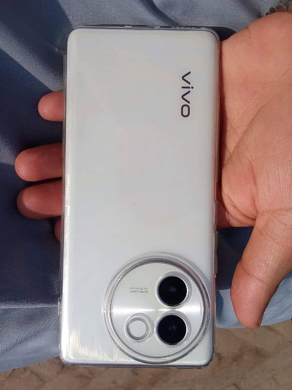 Vivo V30 e 4