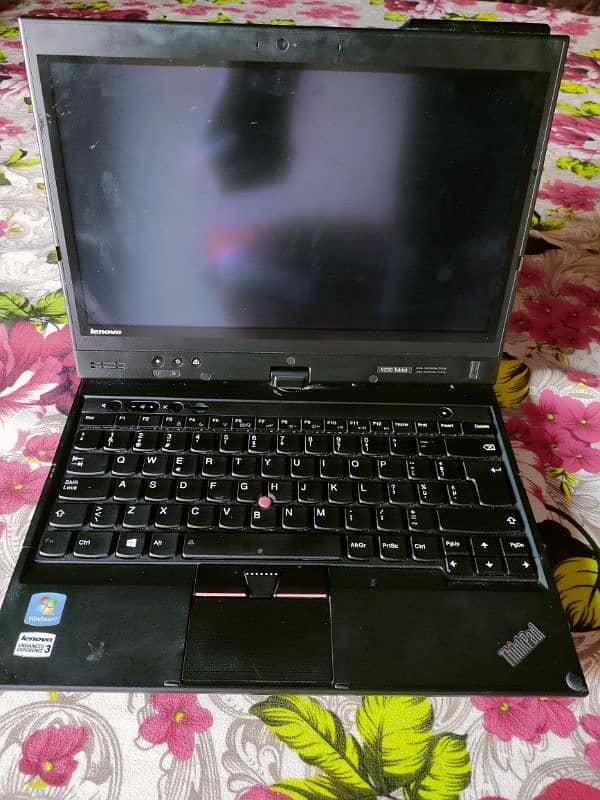 laptop/ Lenovo 0