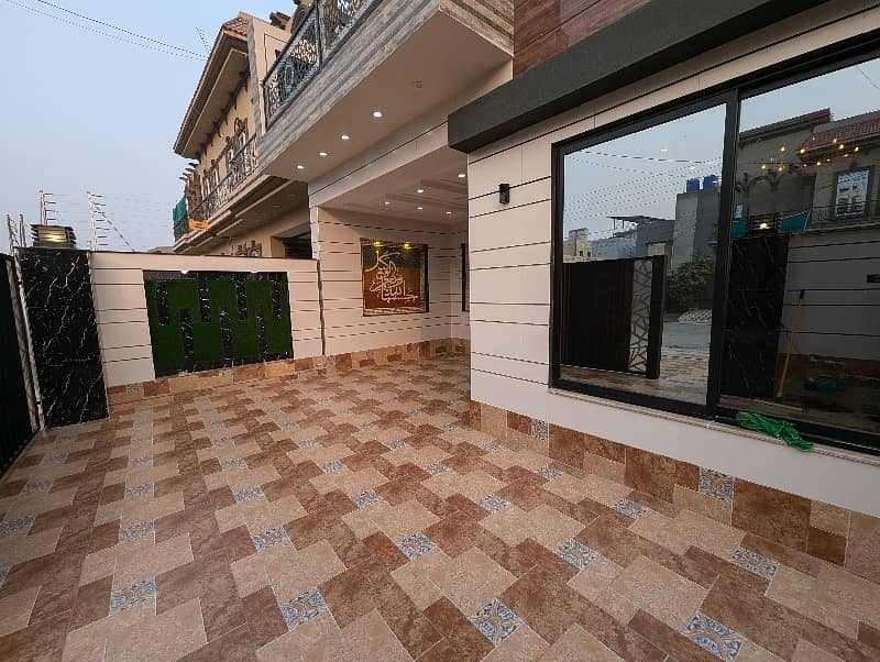 10 Marla Double Storey Pairs House Available For Sale In Architect Society Near UCP University Surrounding Joher Town Lahore 0