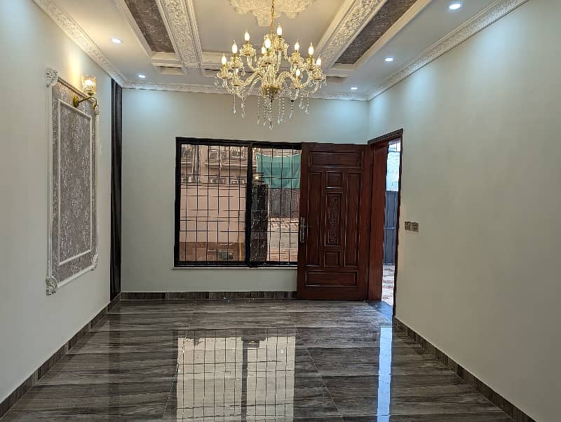 10 Marla Double Storey Pairs House Available For Sale In Architect Society Near UCP University Surrounding Joher Town Lahore 5