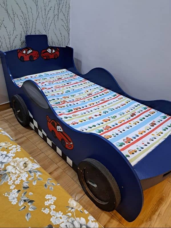 kids wooden bed with mattres. 9.5/10. . like new 2