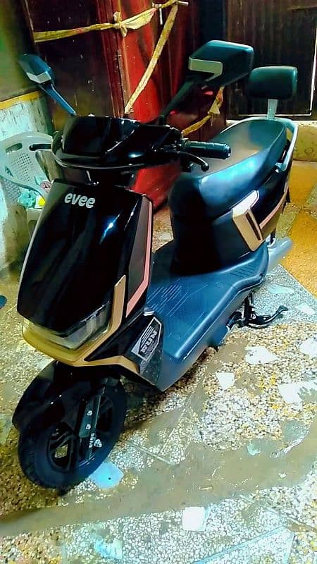 evee scooty 1