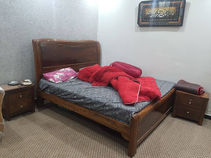 Pure wood seesham Bed set New condition totally wooden ha (just call) 2