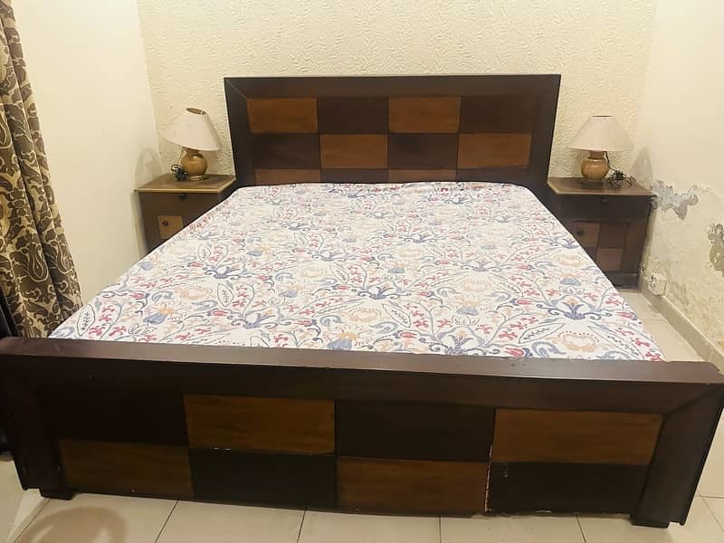 wooden bed with sidetables 0