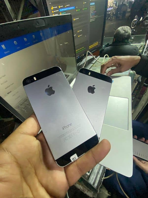 Iphone 5S.  or 6S Plus 3