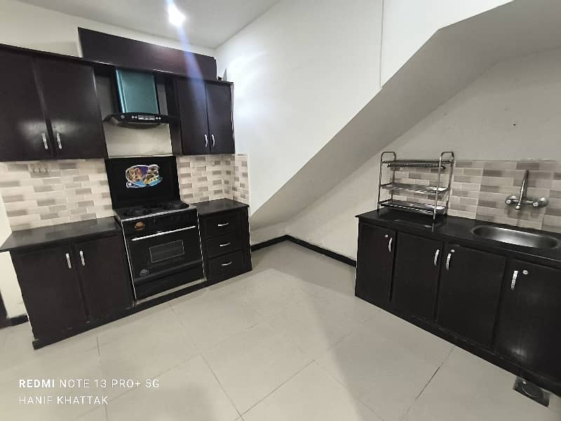 2 bedroom & 2 bathrooms & D tv lounge & kitchen ground portion available for rent in G10 0