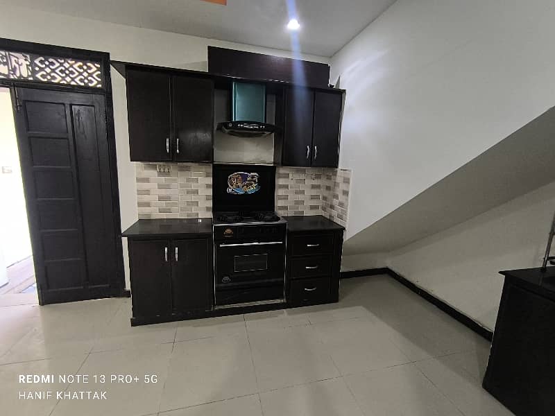 2 bedroom & 2 bathrooms & D tv lounge & kitchen ground portion available for rent in G10 1