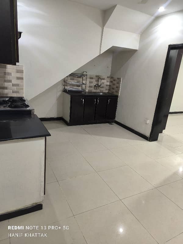 2 bedroom & 2 bathrooms & D tv lounge & kitchen ground portion available for rent in G10 2