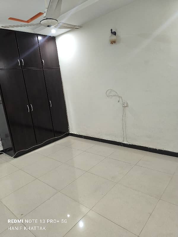 2 bedroom & 2 bathrooms & D tv lounge & kitchen ground portion available for rent in G10 9