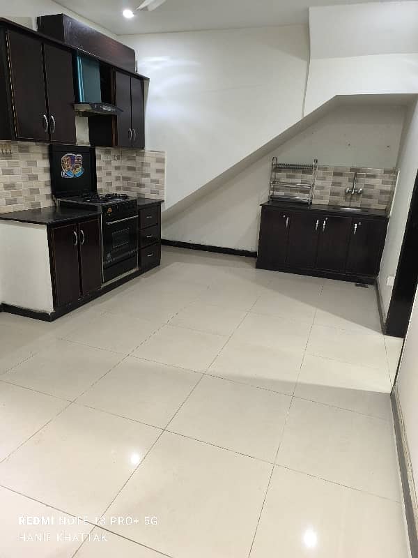 2 bedroom & 2 bathrooms & D tv lounge & kitchen ground portion available for rent in G10 17