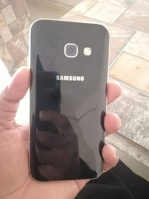 samsung galaxy a3   2017. .   exchage possible 1