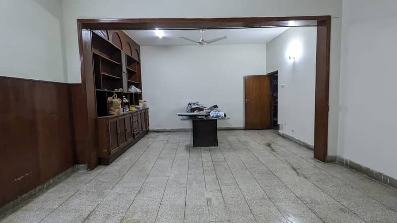 3 beds ground portion available for rent in g10 5