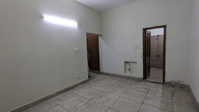 3 beds ground portion available for rent in g10 9