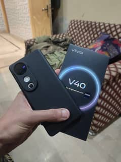 vivo v40 BRAND NEW. . . 1 month used in warranty