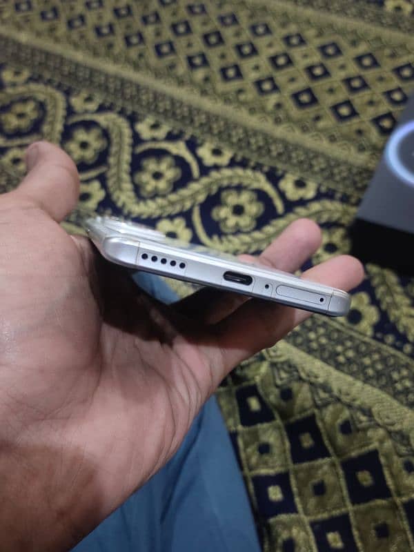 vivo v40 BRAND NEW. . . 1 month used in warranty 2