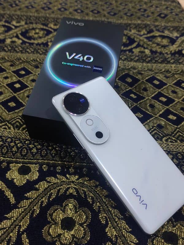 vivo v40 BRAND NEW. . . 1 month used in warranty 9