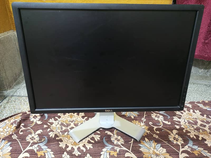 Dell 24 inches Ultra Sharp U2412M Monitor 0